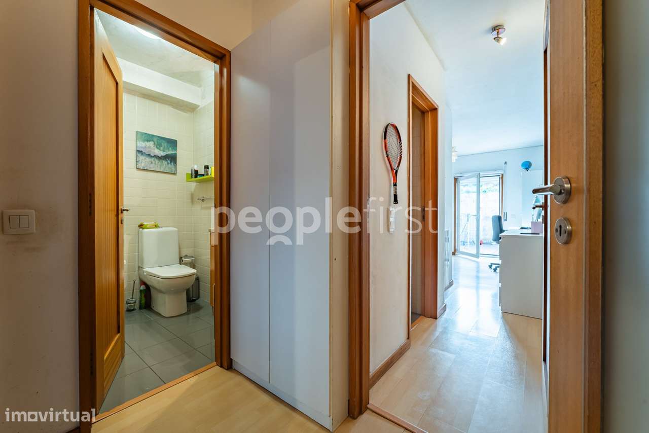 T2 com Terraço Privativo, Garagem e Arrumos-9