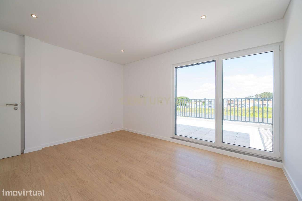 Sintra - Bolembre , moradia T4 nova, construção moderna e linhas conte-32