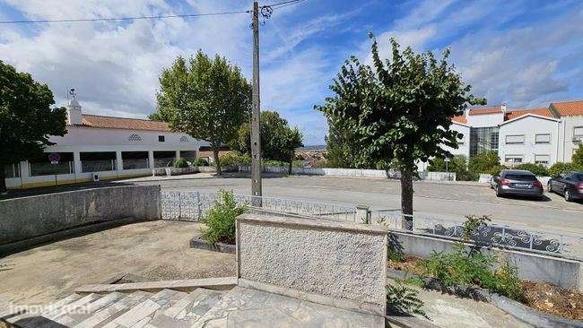 Conjunto de 2 Moradias com Terreno - Grande imagem: 5/30