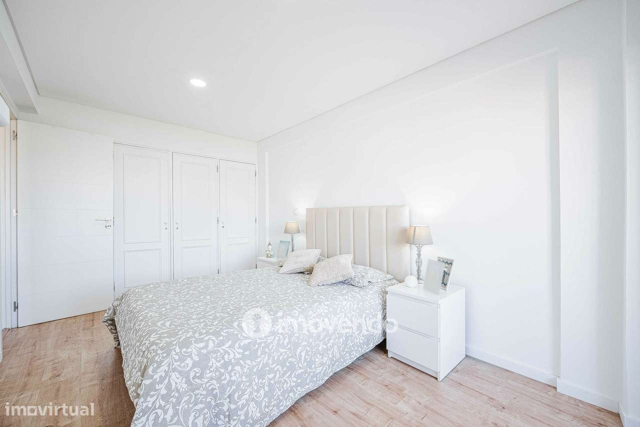 Apartamento T2 totalmente remodelado, com cozinha equipada, em Belas-19