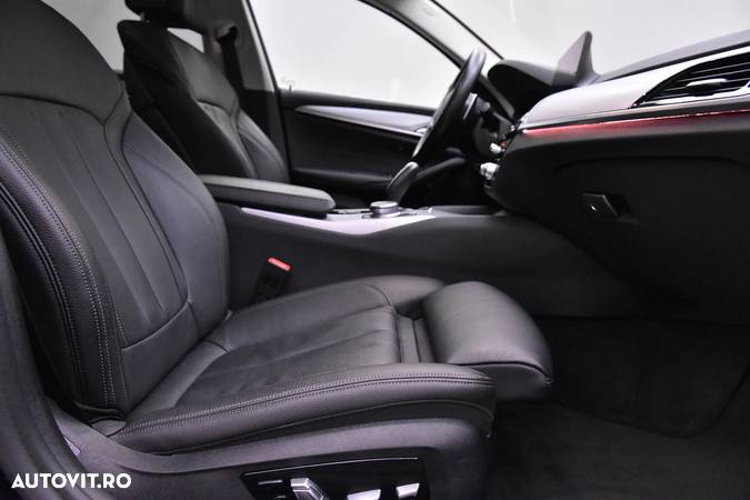 BMW Seria 5 520i Aut. Luxury Line - 11