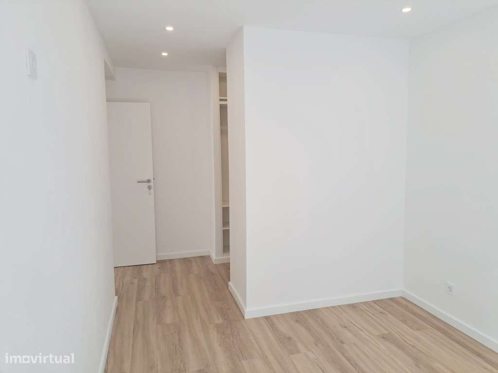 Apartamento T2 para venda em Amadora - Lisboa-19