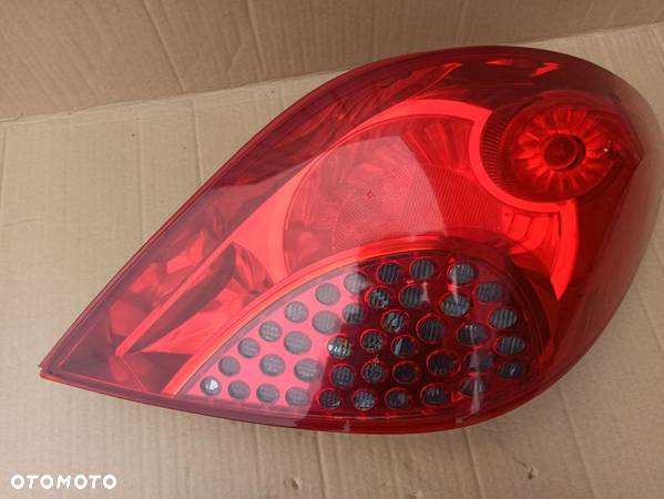 Lampa prawy tył PEUGEOT 207 HB EUROPA ORYGINAŁ - 7