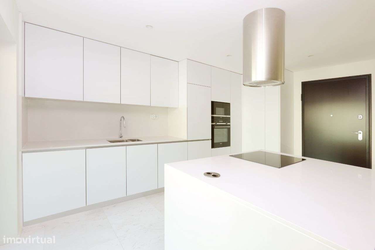 Apartamento T2 com 110m2 no edifício Varino 04-1