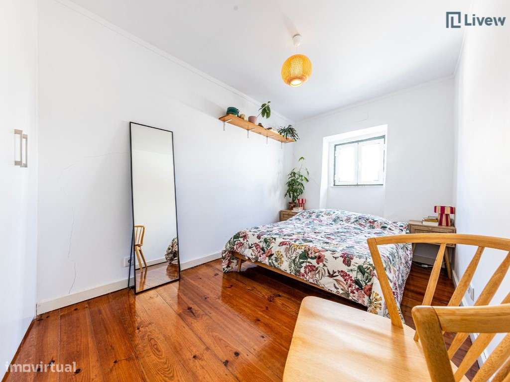 Apartamento T1 renovado e com ótima exposição solar-13