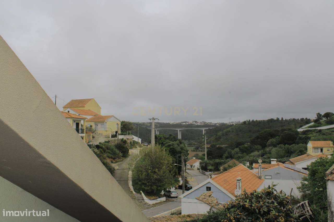 Moradia T3 perto da praia de elevado potencial.-14