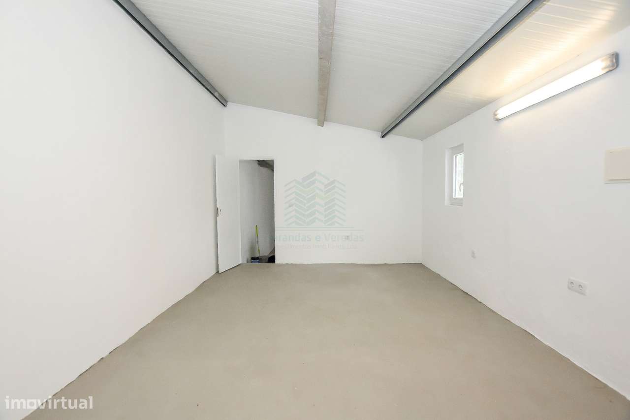 Moradia T3 remodelada com Anexos, Garagem e Poço.-23