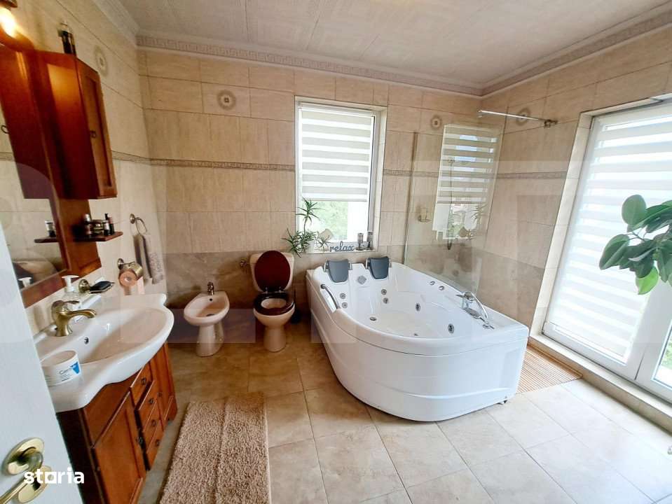 Vila de lux, ultrafinisata, 200mp utili, teren 661mp, in cartierul Bor - Imagine principală: 4/17