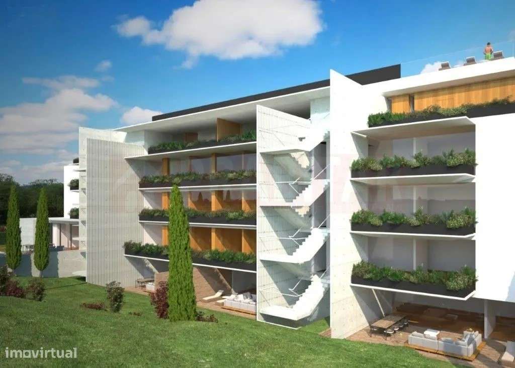 Em Santa Clara, T1 em Condomínio Fechado com Piscina e Jardim-4