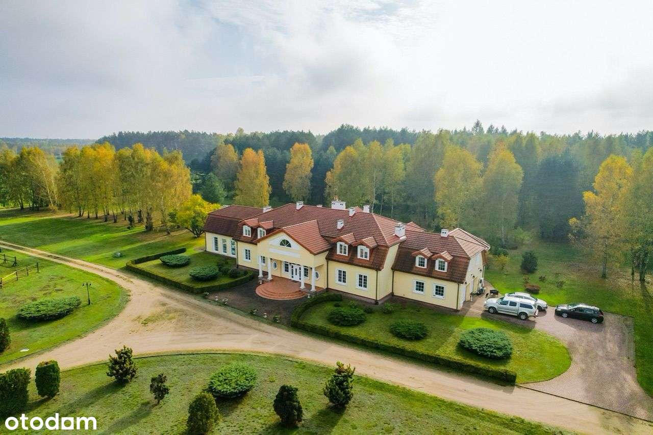 Posiadłość z hotelem i stadniną koni-0