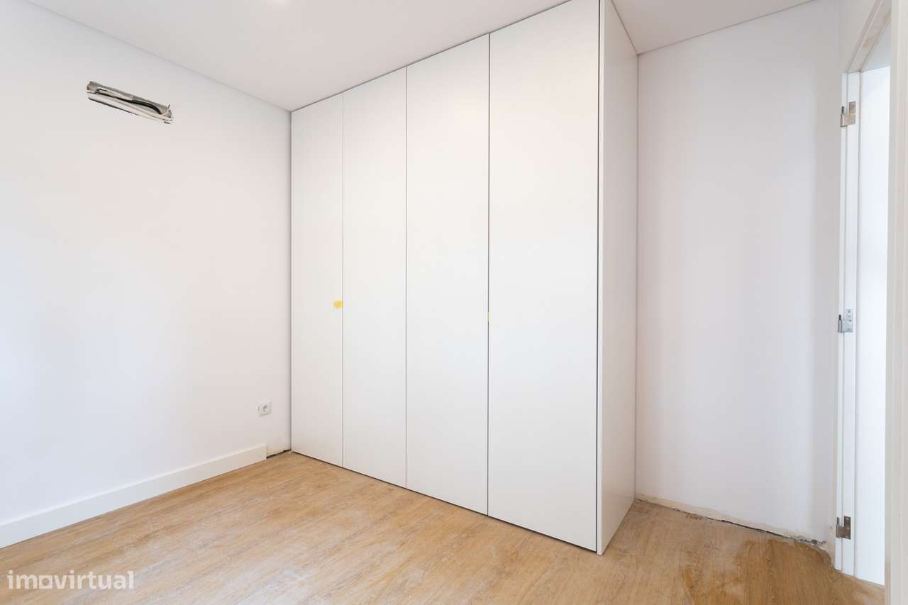 Apartamento T3 ( Andar de Moradia r/c ) em Almada - Grande imagem: 4/33