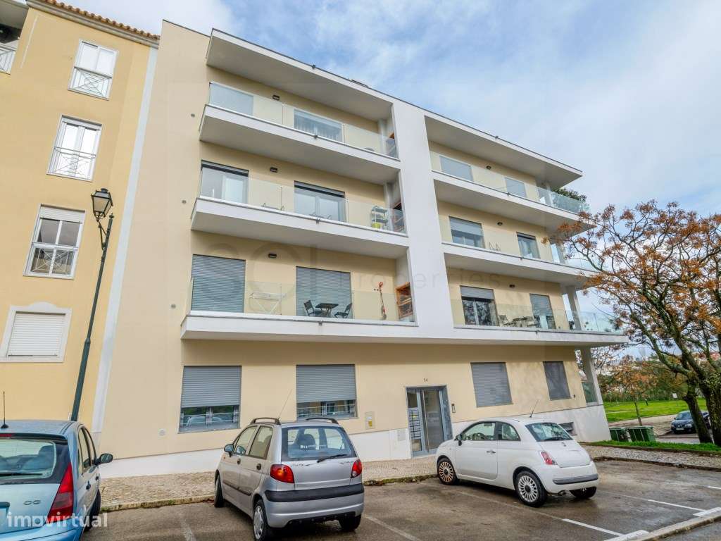 Apartamento T2 Garagem e Arrecadação Sobreda-33