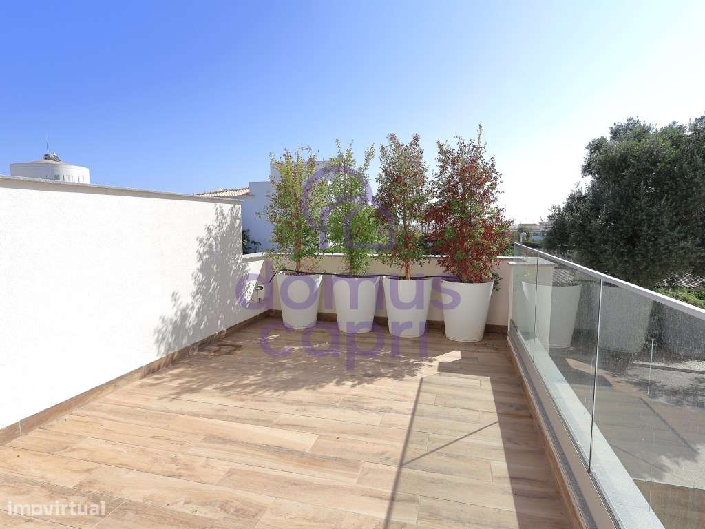 Moradia T3 com Vista Mar, Piscina e Estacionamento em Fuzeta-14