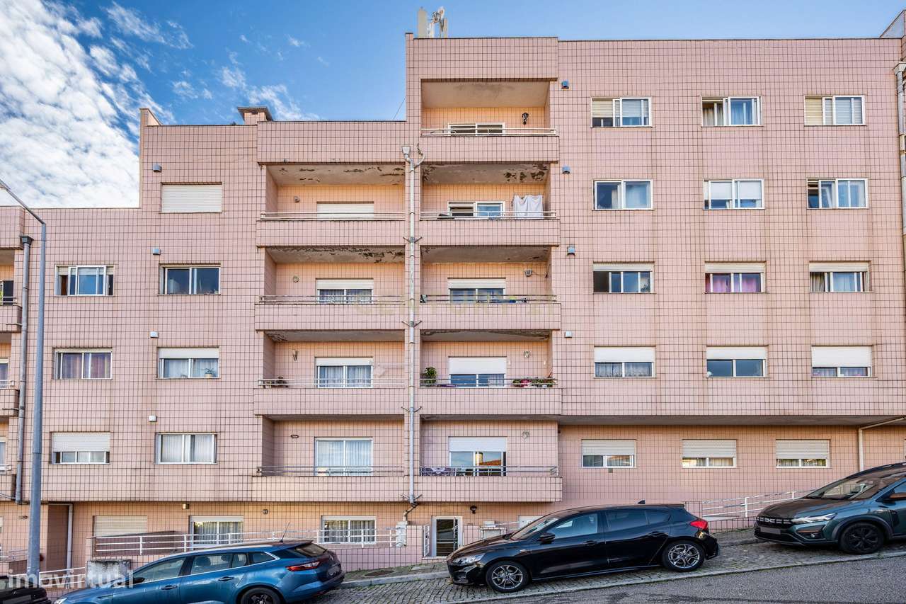 Excelente Apartamento T1 no Centro de Oliveira do Douro – Com Terraço-13