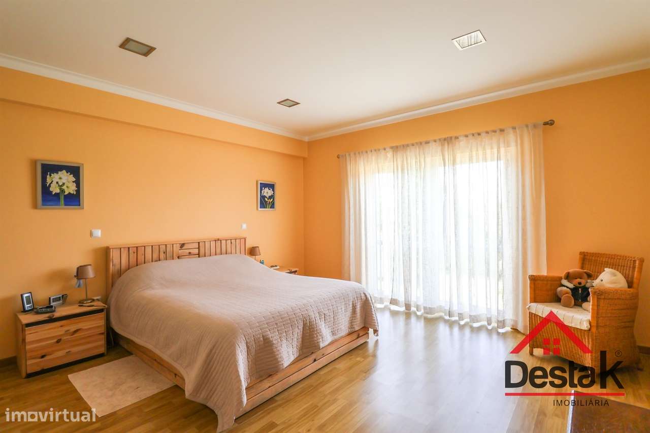 Fantástica Moradia isolada V4 em Lordosa, Viseu-32