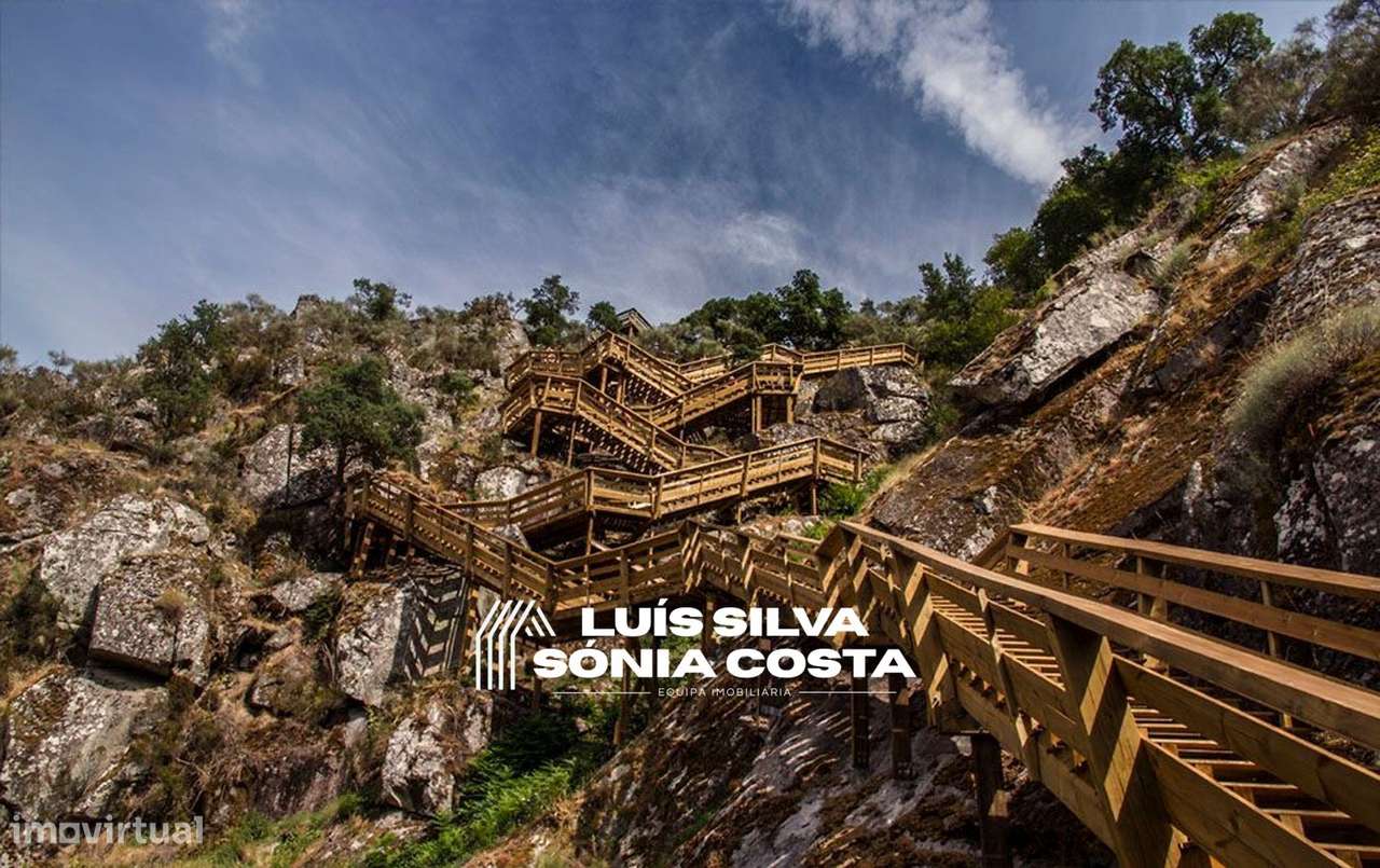 Incrível Terreno c/ 7315m2 & Ótima Vista localizado na freguesia... - Grande imagem: 2/18