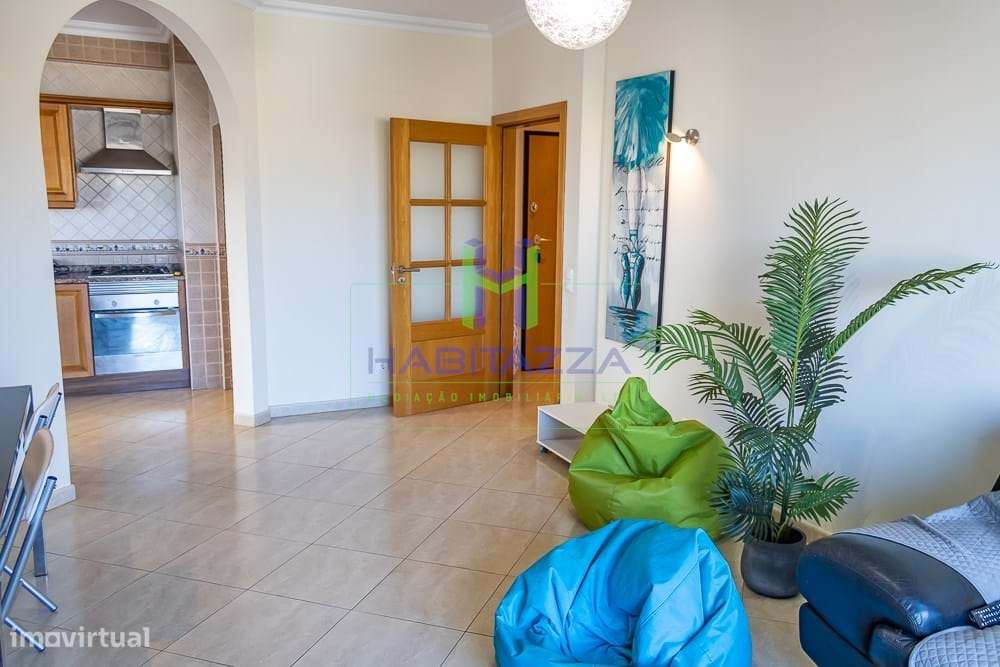 Apartamento T3 com piscina, lugar de garagem e arrecadação, no centro - Grande imagem: 4/34