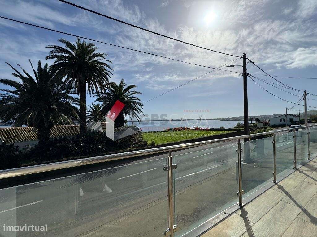 Moradia T3+1 com vista mar – Santa Cruz-14