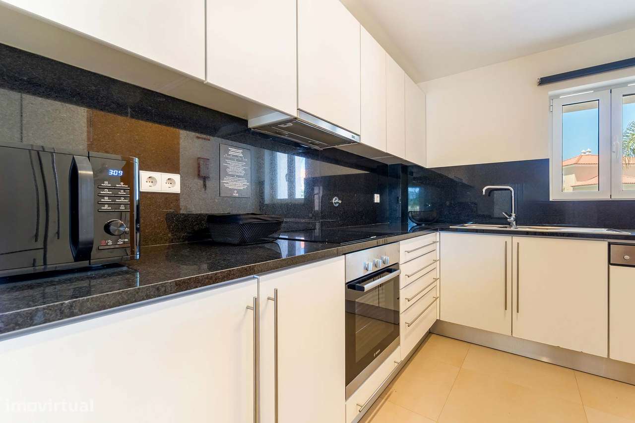 Elegante Apartamento T1 com agradável varanda em Resort-9