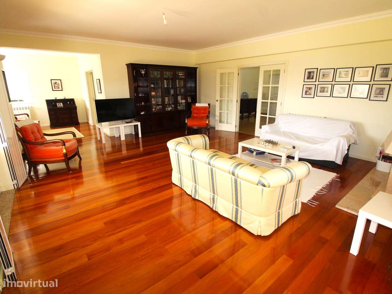 Elegante Moradia T4 Familiar-8