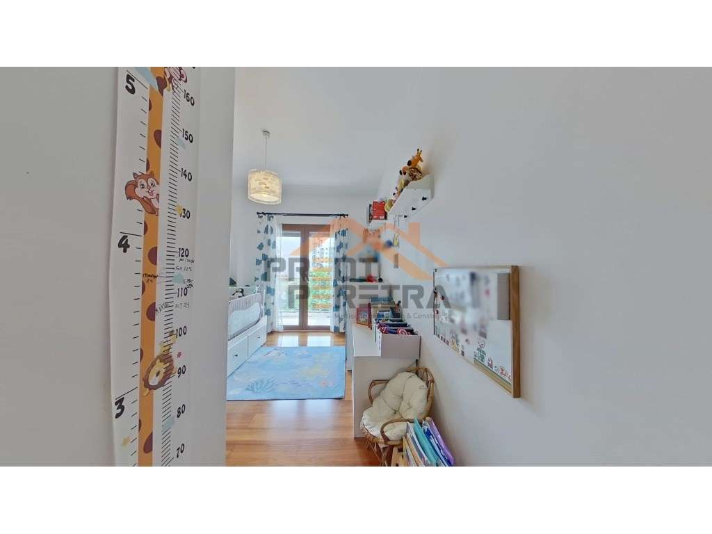 Situado na Urb. Jardim da Amoreira, Exclusivo T2 com vista desafoga...-11