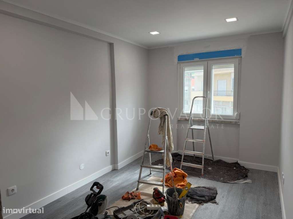 Apartamento T2 em remodelação total com Arrecadação, em Mem Martins-14