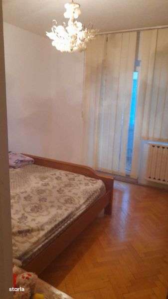 Vand apartament 3 camere, tip PC , zona Nufarul - Imagine principală: 4/5