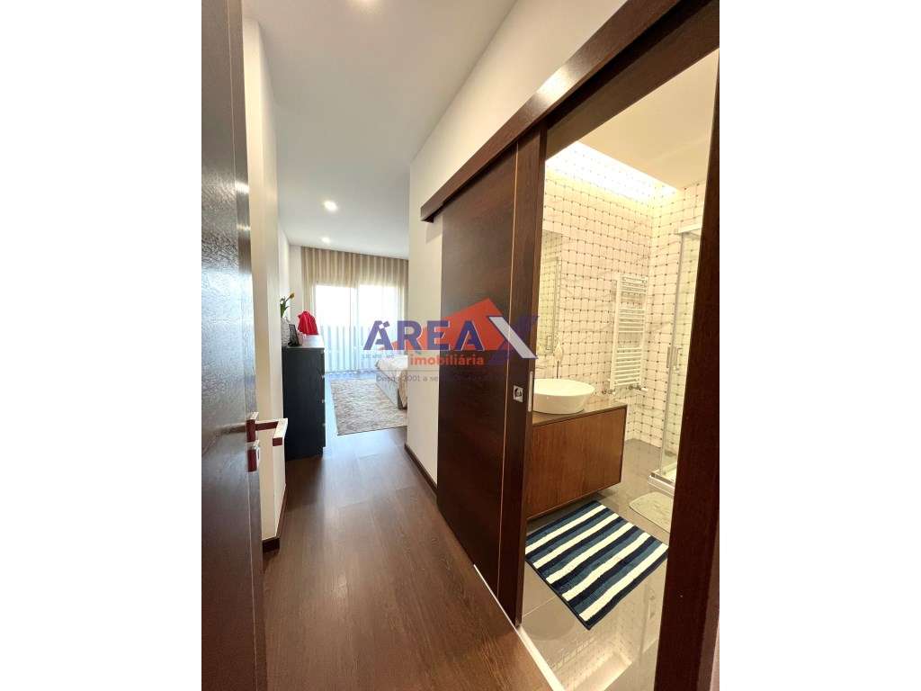 EXCLUSIVO T3 | Centro da Cidade | Como Novo e Pronto a Habitar!-23