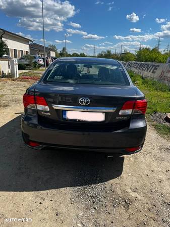 Toyota Avensis 2.0 D-4D Executive - 3