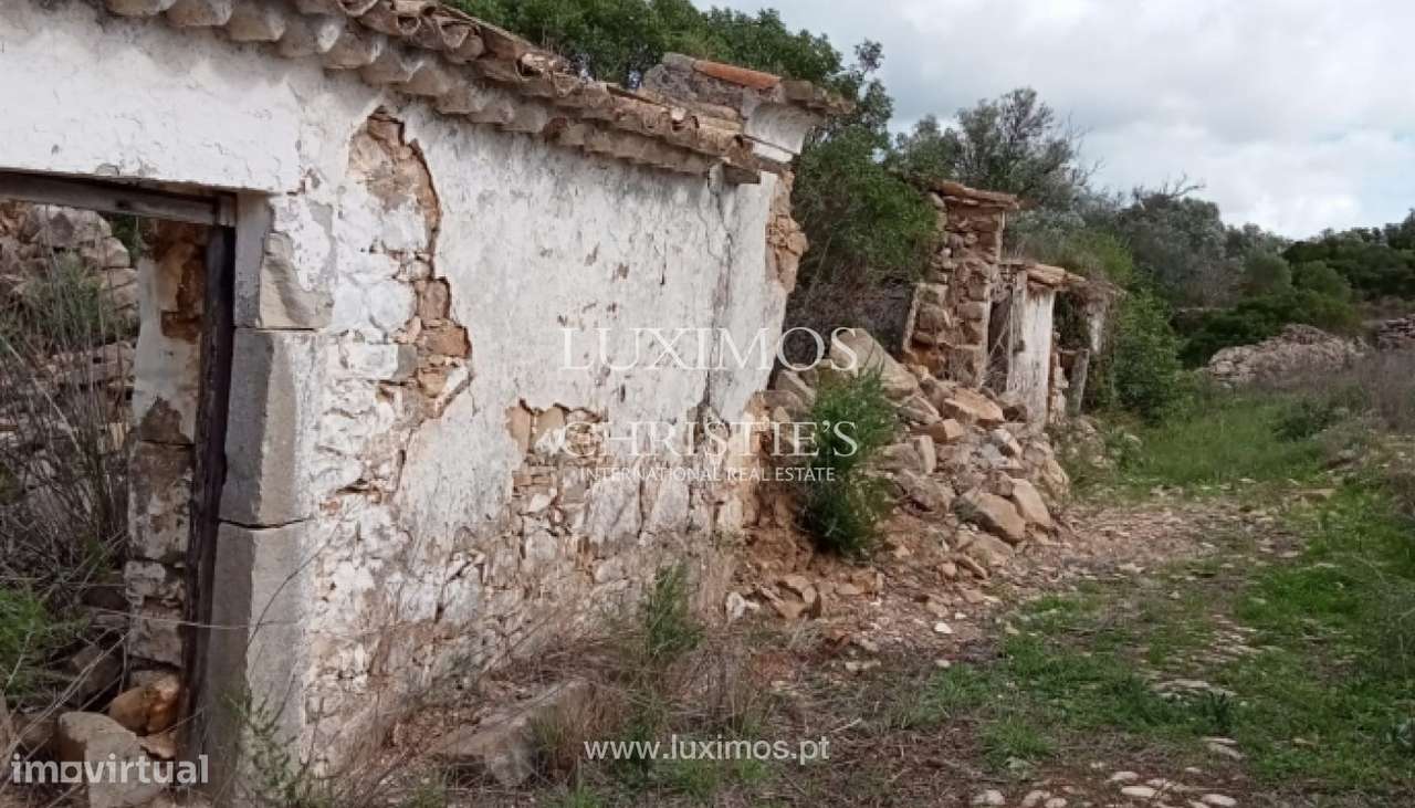 Amplo terreno com ruina, para venda em Estoi, Algarve - Grande imagem: 5/25