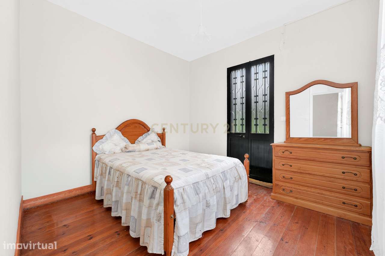 Oportunidade Única: Moradia T2 Tradicional nas Achadas da Cruz-7