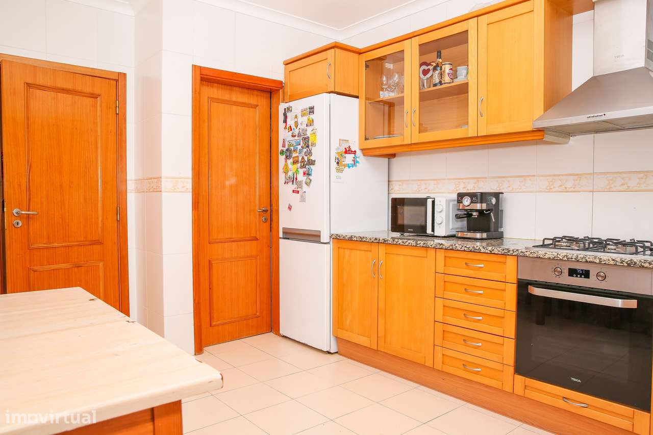 Excelente apartamento T3 com 111m2 no centro da Abrigada-59