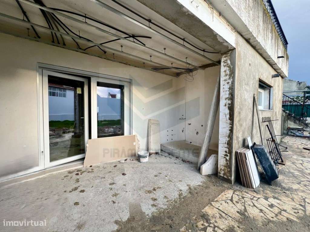 Moradia Totalmente Remodelada, Terraço, Garagem, Lavandaria-7