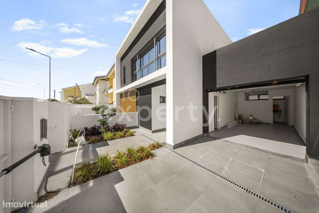 Moradia T5 de Luxo com piscina na Mealhada, Loures-16