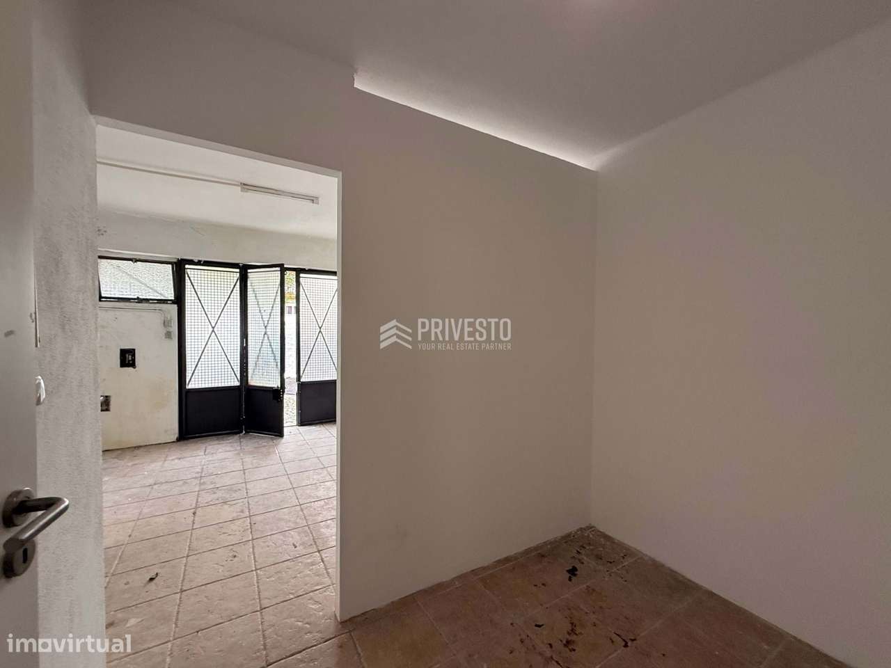 Garagem | Rés-do-chão | Acesso direto | Agualva-Cacém - Grande imagem: 2/11