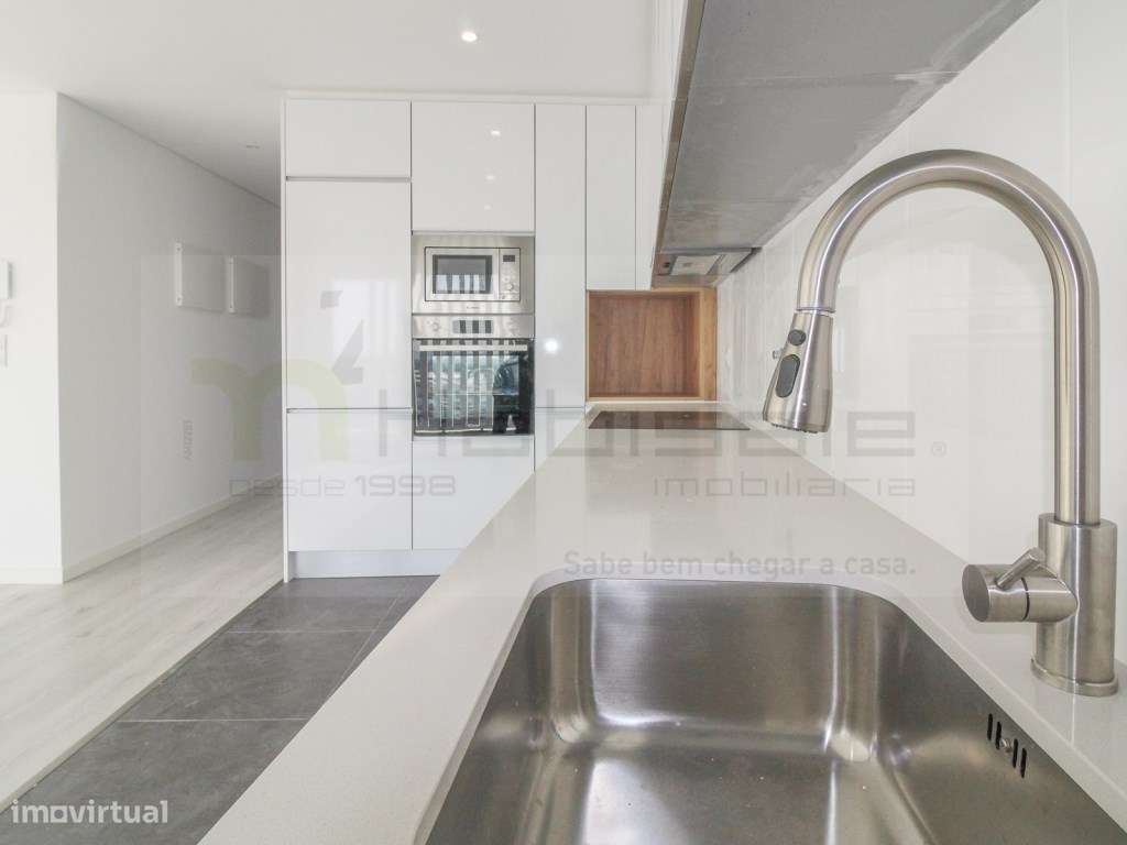 T3 com terraço a 5 minutos da estação e 10 minutos da praia - Grande imagem: 2/22