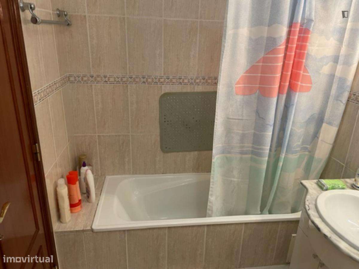 Quarto - localizado em Norton de Matos Coimbra - Grande imagem: 4/10