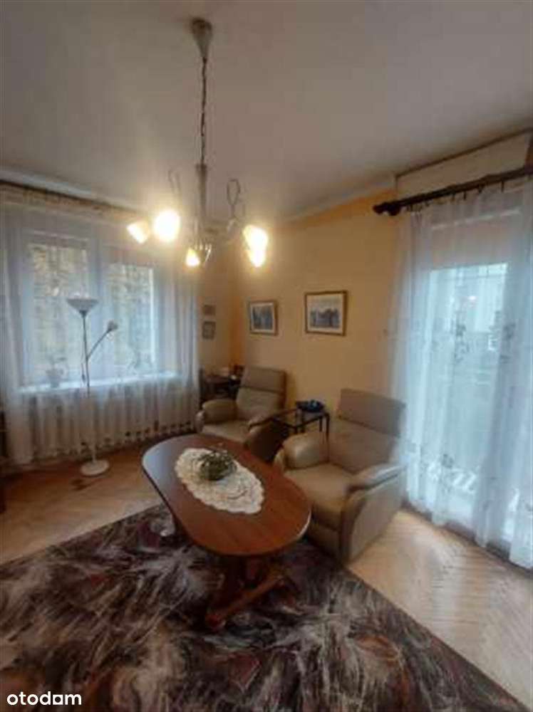 Klimatyczne, 2 pokojowe z wyposażeniem, I piętro w centrum-4