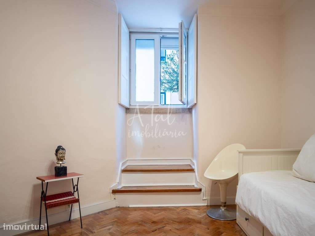 Apartamento T2 C/TERRAÇO no centro de Lisboa-3