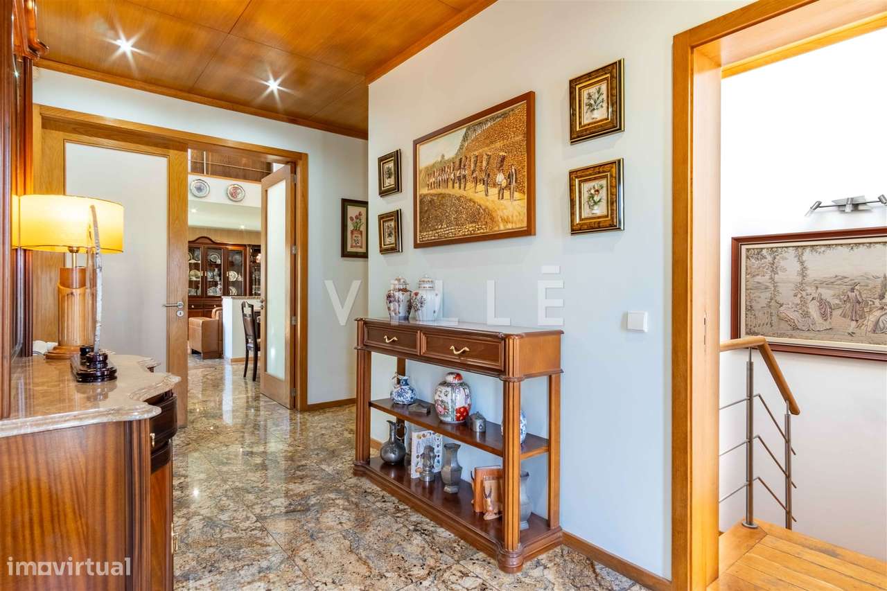 Moradia independente T4+2 em zona residencial de prestígio - Maia - Grande imagem: 5/53