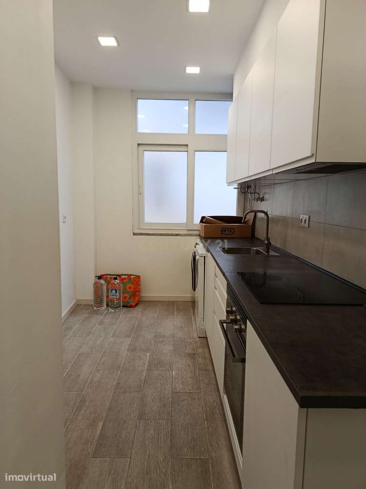 Apartamento Renovado em Queluz, Sintra - T2 Marquise e Varanda - Grande imagem: 3/27