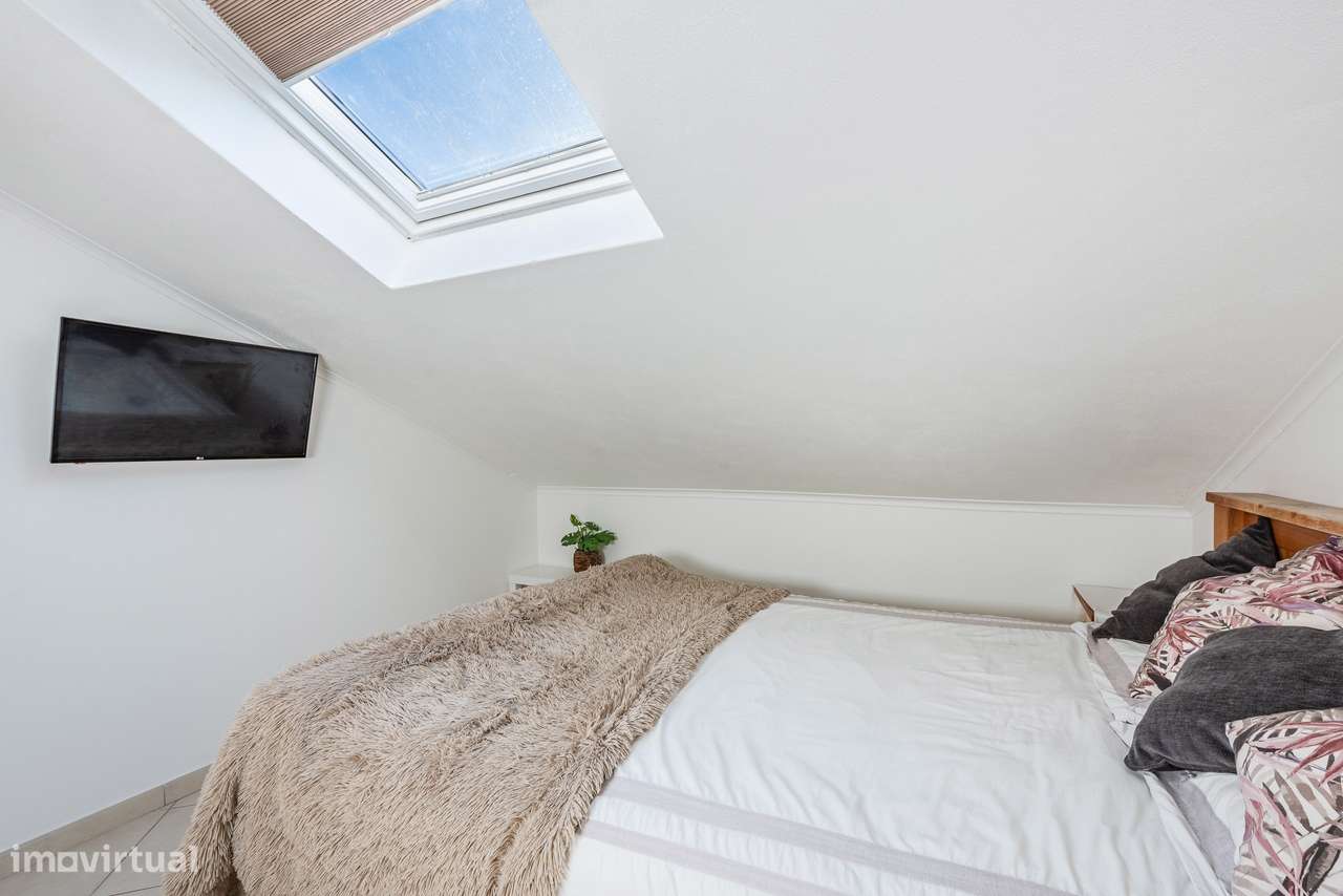 Casa tradicional reformada com grande jardim em Budens-31