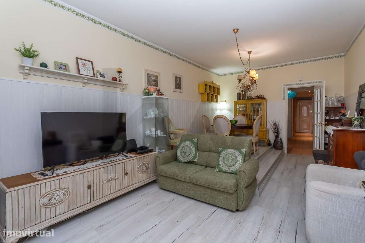 Moradia com 3 pisos, espaço exterior e grande potencial no centro da c - Grande imagem: 4/49