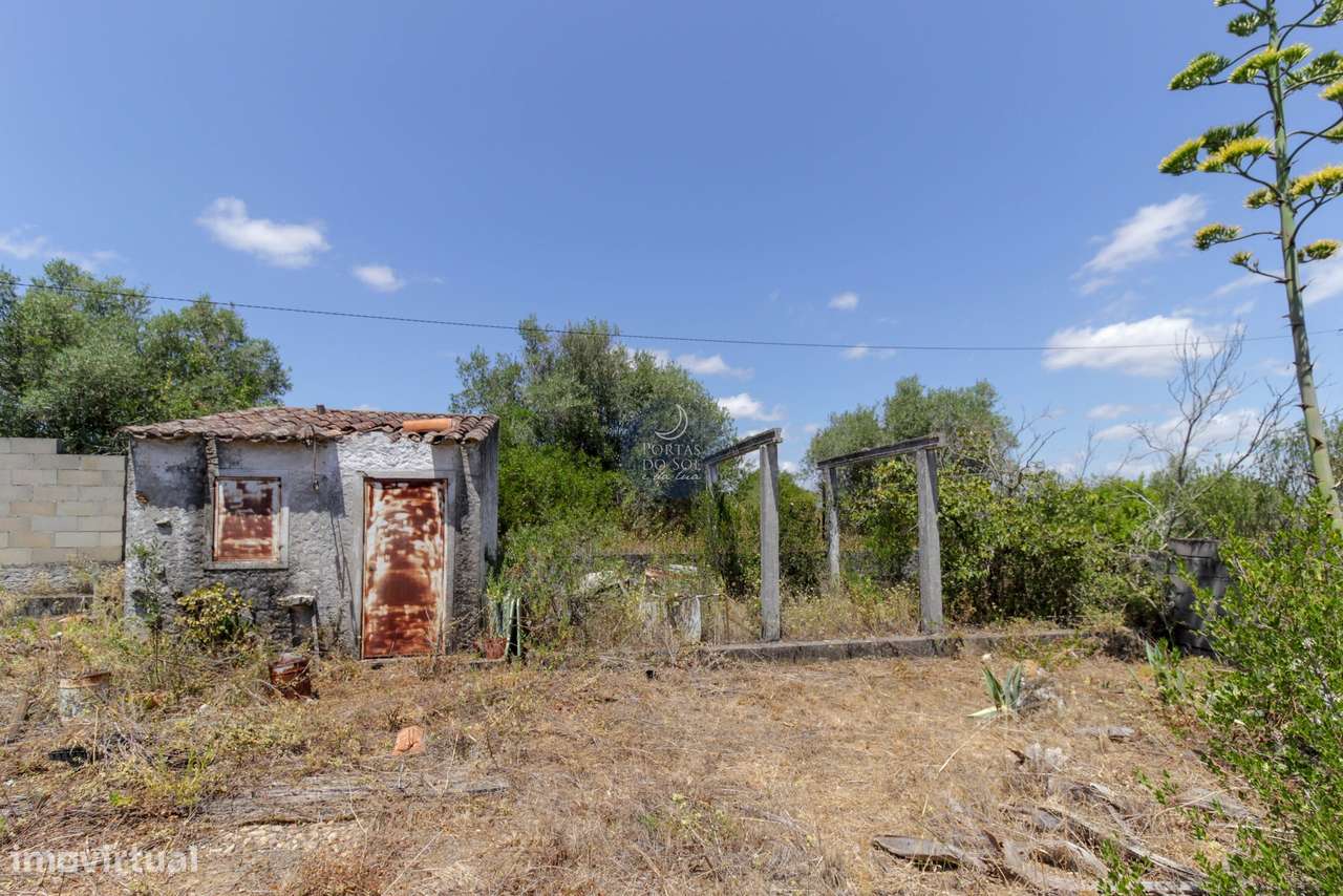 Quintinha de 2.995 m2 c/ moradia V2 e poço.-18