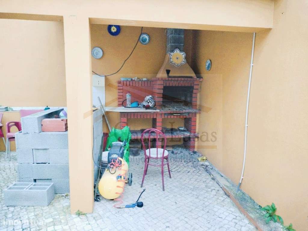 Moradia T4 com GARAGEM, PÁTEO c/ CHURRASQUEIRA + TERRENO EXTRA (40m...-5