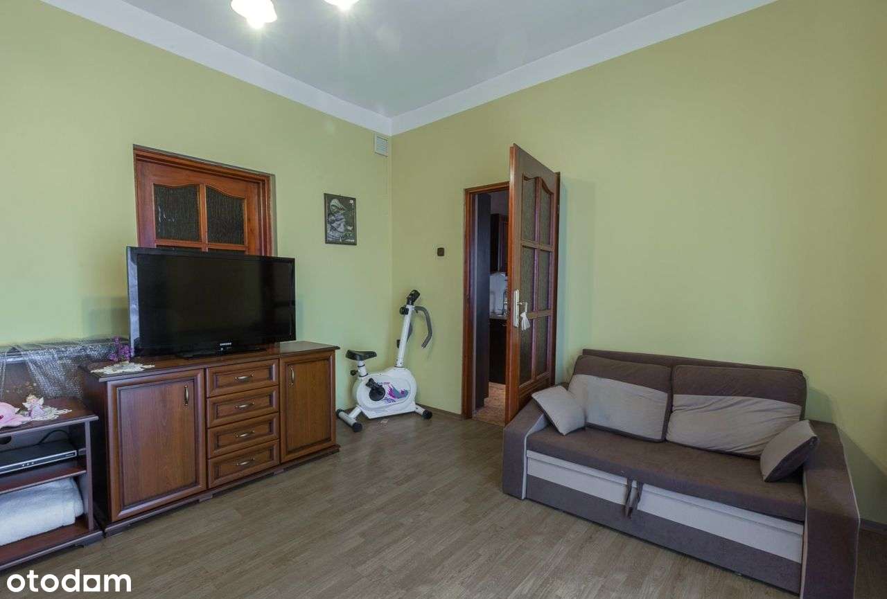 Dom z garażem i budynkiem gospodarczym-11