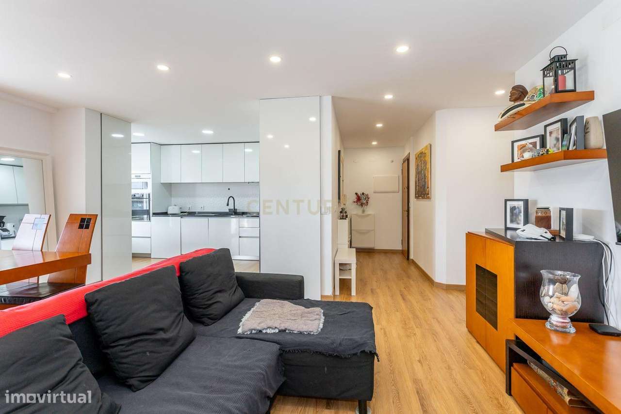 Apartamento T3 Remodelado com Arrecadação e Parqueamento-4