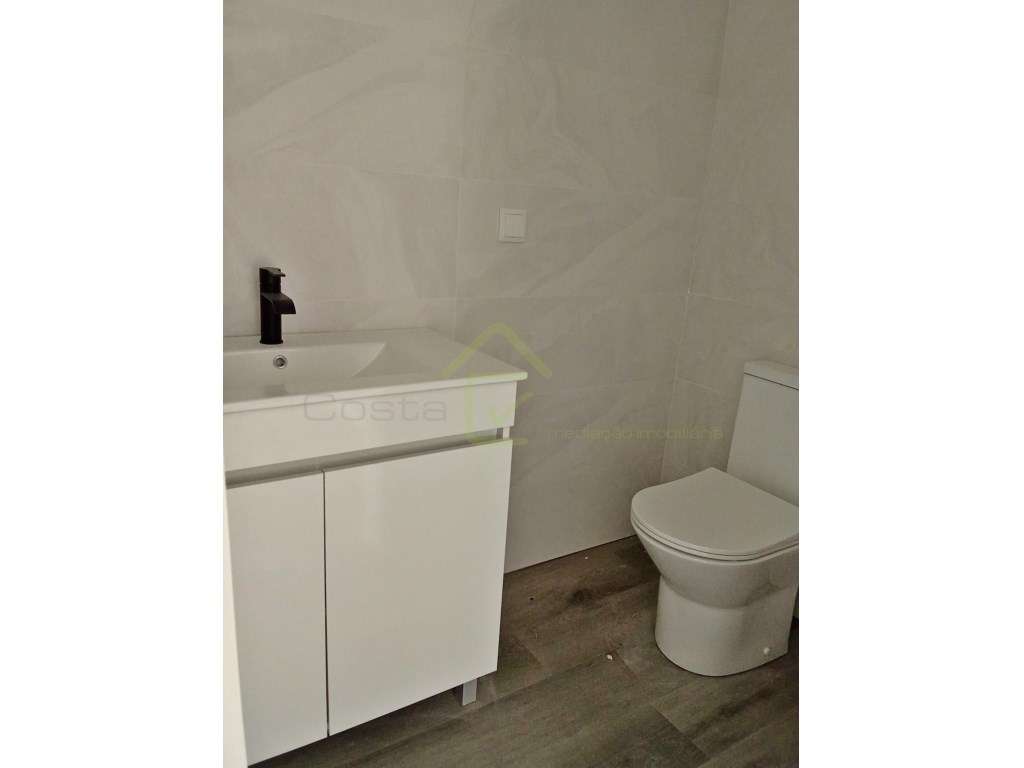 Moradia t3 com espaço exterior a minutos das praias - Grande imagem: 5/16