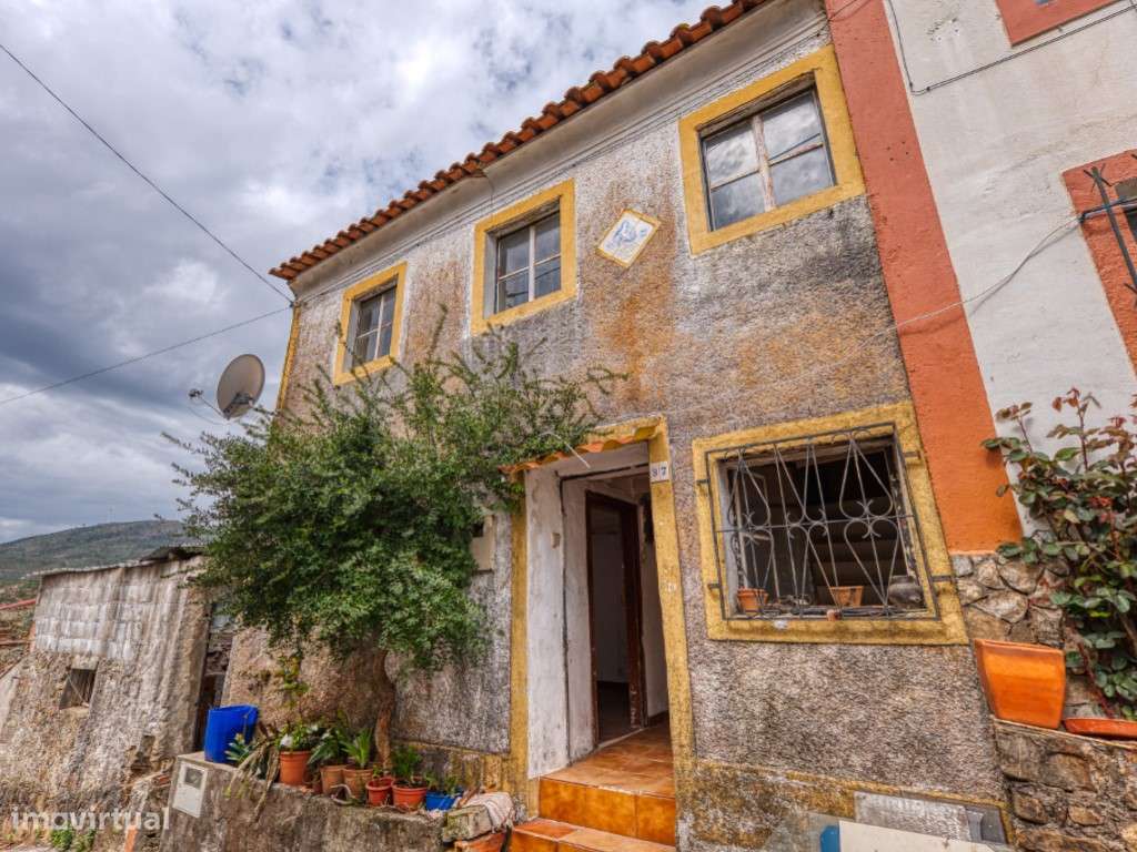 Moradia T3 de Rés-do-Chão e 1º Andar | Castelo - Mação - Grande imagem: 2/36