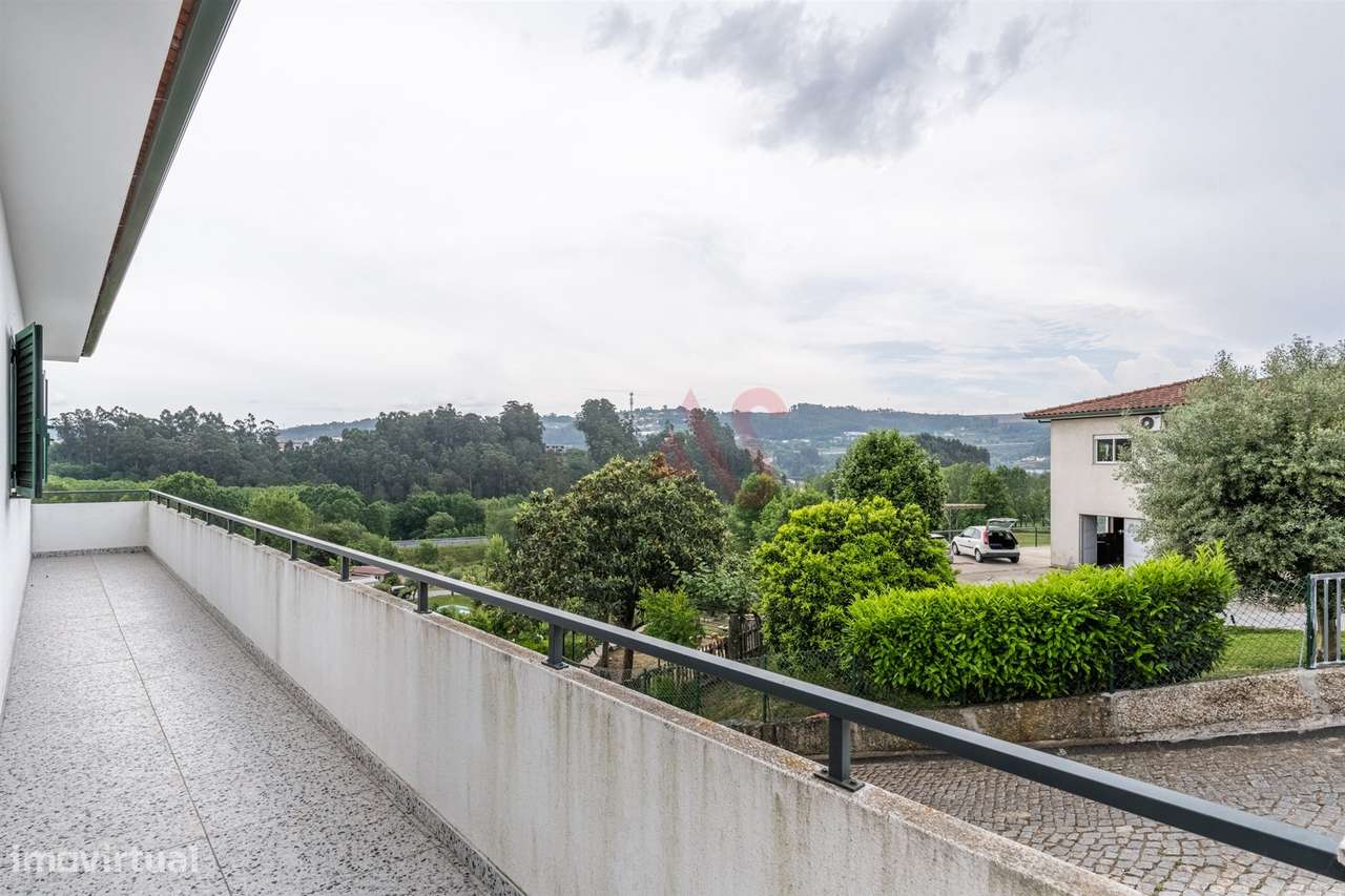 Moradia T3+3 com Duas Habitações Independentes – Excelente Oportunidad-31